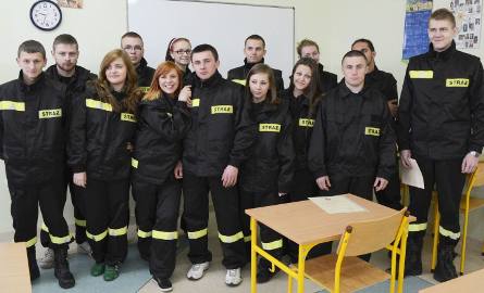 Licealiści ze „Staszica” zdobyli strażackie kwalifikacje dzięki unijnemu programowi.