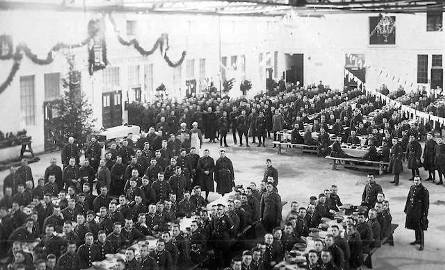 Żołnierska wigilia 4. pułku lotniczego z 1924 roku. Jedna z pierwszych, jakie obchodzili polscy żołnierze na toruńskim lotnisku