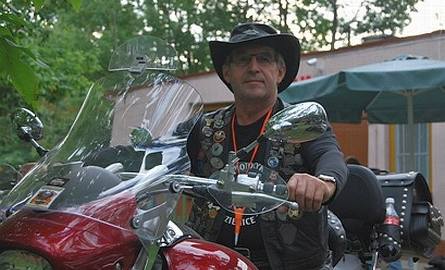 60-letni Roman Nowaczek z Ryk, wreszcie ma czas dla swojego motocykla.