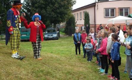 Zabawę i dzieciom i dorosłym zapewniali klauni Ruphert i Rico z The Clown Circus Show.