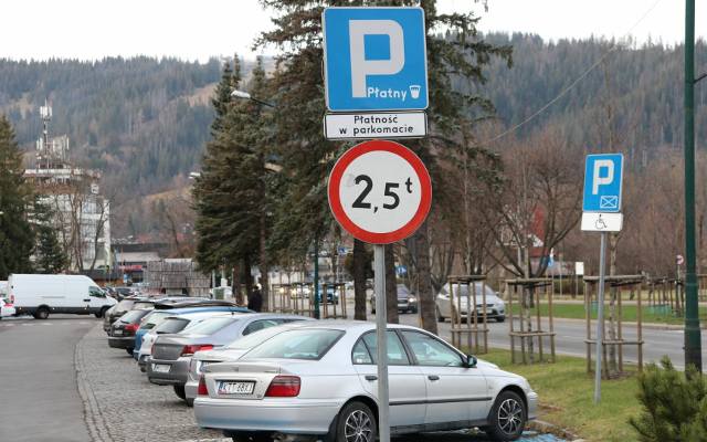 Parkowanie w weekendy w Zakopanem będzie płatne? - Teraz za dużo na tym tracimy - mówi burmistrz