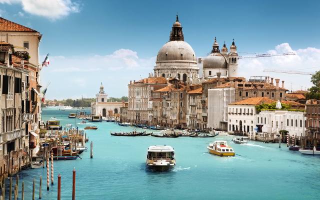 Turyści mogą odetchnąć z ulgą. Magiczne włoskie miasto rezygnuje z kontrowersyjnej opłaty za wejście. Ale będą nowe zasady