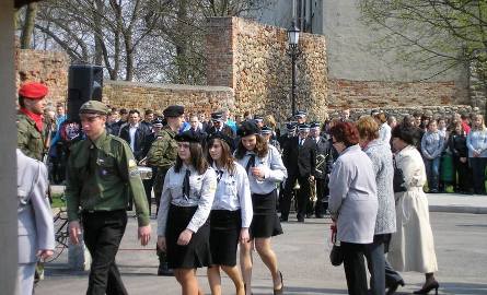 Sulechowianie uczcili pamięć ofiar Katynia i spod Smoleńska (zdjęcia czytelniczki)