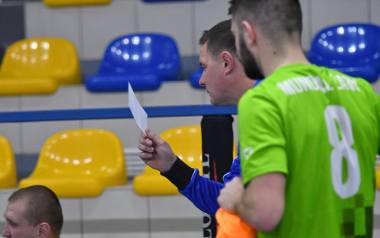 W pierwszym turnieju półfinałowym Pucharu Polski w futsalu na szczeblu wojewódzkim rozgrywanym 5. grudnia w Krośnie Odrzańskim wzięły udział trzy dr