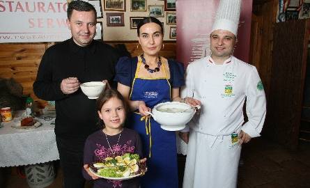 Barbara Słapek gotowała wraz z córką Bernadetką, mężem Kazimierzem i doradcą regionalnym firmy Unilever Robertem Kopaczem.