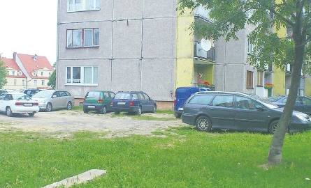 Taki parking urządzili sobie kierowcy przy ulicy Struga.