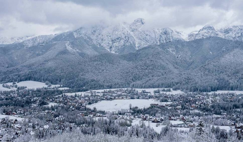 Film do artykułu: Nadciąga sroga zima. W weekend w Zakopanem może spaść nawet 20 cm śniegu 