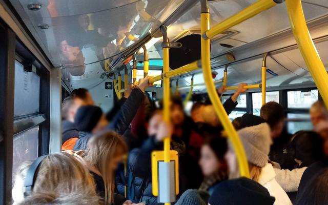 Dantejskie sceny w autobusie MPK Poznań. Niektórym pasażerom puściły nerwy!