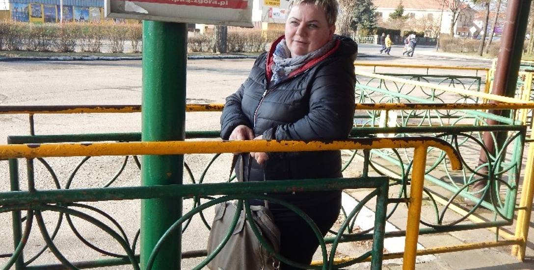 - Czekam na autobus do Zielonej Góry. Dziś naprawdę niewiele osób korzysta z PKS-u - mówi Monika Jaroszewicz.