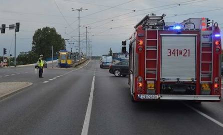 Wypadek przy placu Skarbka w Toruniu. Auto zderzyło się z motocyklem