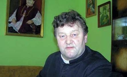 Ksiądz Jan Świerad, proboszcz parafii Zbawiciela Świata w Ostrołęce