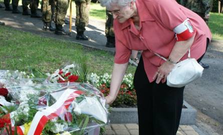 Pod pomnikiem żołnierzy AK inowrocławianie uczcili rocznicę wybuchu Powstania Warszawskiego [zdjęcia]
