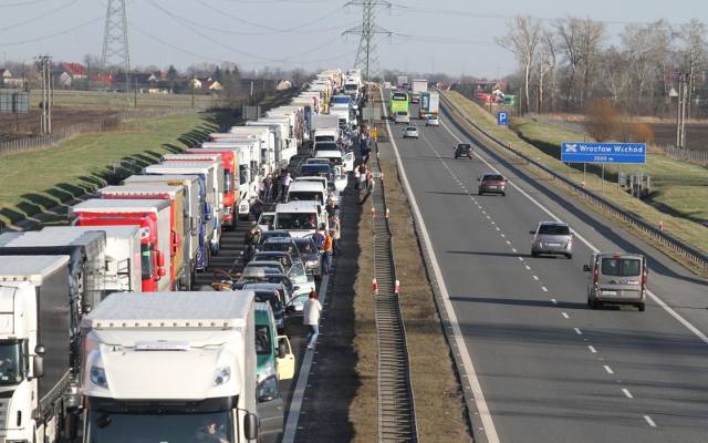 Autostrady w Polsce. Kierowcy aut osobowych nie będą płacić? [26.08.2018]