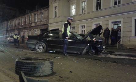 Fatalne zderzenie na ulicy Broniewskiego. Nie żyje 21-letni pasażer [ZDJĘCIA]