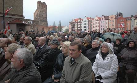 Na rynku głogowianie modlili się ku czci ofiar katastrofy lotniczej pod Smoleńskiem