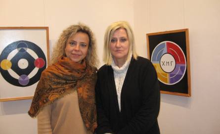 Monika Mazur, jak przypomniała kurator wystawy, Elżbieta Raczkowska, (z prawej) to filozof kultury, estetyk, a przy okazji znana radomska poetka i m