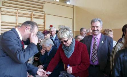 W OKW nr 8 w Bogucicach głosowała wraz z mężem  pińczowska liderka PO Jadwiga Irla.