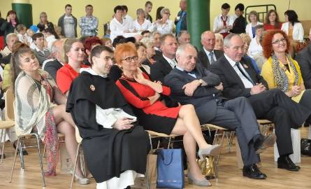 W zjeździe uczestniczyli Alicja i Stanisław Adamczakowie (druga i trzeci od lewej w pierwszym rzędzie); obok Kazimierz Kotowski członek zarządu województwa