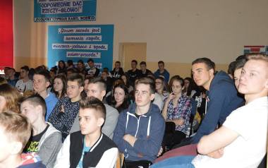 Uczniowie szkół sportowych z Ostrowca spotkali się z olimpijczykiem Kajetanem Broniewskim