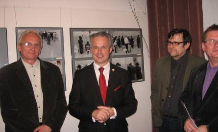 O wystawie "Jerozolima:" rozmawiali od lewej Stanisław Zubek, Sławomir Adameic i Piotr Rogólski.