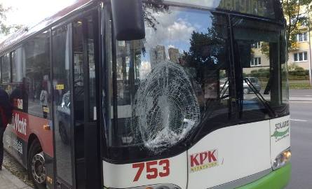 Wypadek na Piłsudskiego. Autobus uderzył w rowerzystę na pasach