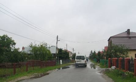 W gminie Gorzyce największym problemem są ogromne kałuże, jakie wskutek obfitych opadów tworzą się na lokalnych drogach. Na zdjęciu ulica Furmańska w