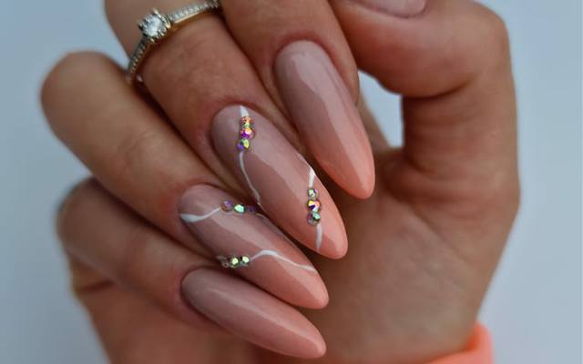 Te paznokcie to prawdziwy hit na jesień 2025: gradient nails [01.07.2026]