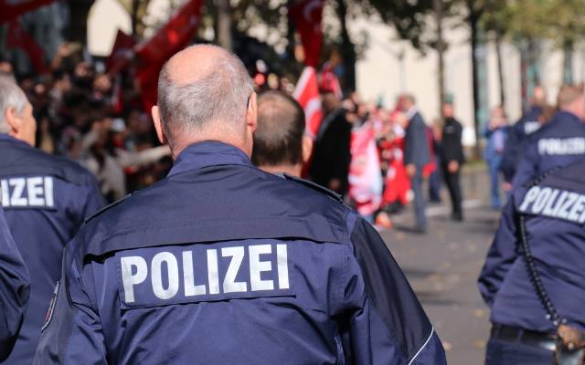 Niemcy: Dwaj policjanci podejrzani o dokonanie gwałtu zbiorowego na Polce. Jeden ma 