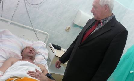 Chorych odwiedził w Jędrzejowskim szpitalu poseł Mirosław Pawlak