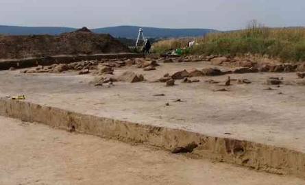 Megalityczne grobowce w Stryczowicach osiągają 30, 40 metrów długości.
