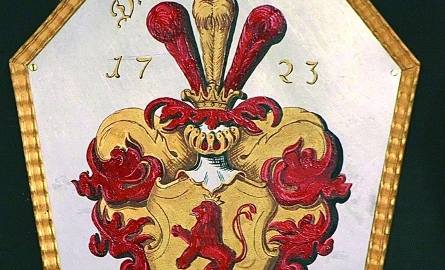 Herb rodziny Unruhów. To czerwony lew na złotym polu. W XVIII w. zdobiła go już korona. Miał liczne odmiany, gdyż ród był podzielony na wiele gałęzi,