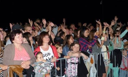 Na koncercie zespołu Piersi w sobotę  bawiło się wiele osób.