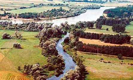 Rzeka Nurzec – jej dolny, liczący ok. 8 km odcinek znajduje się w granicach Obszaru Krajobrazu Chronionego „Dolina Bugu i Nurca”. Meandrująca wśród pól