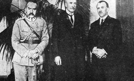 Marszałek Piłsudski na Zamku po wyborze prezydenta Mościckiego. Obok Bartel