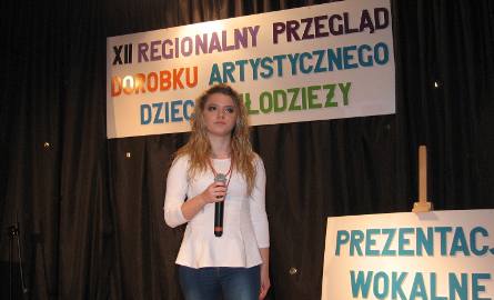 Śpiewa Agnieszka Jóźwik.