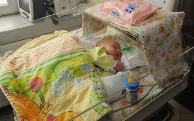 Koronawirus w Małopolsce. Kobiety nie muszą już rodzić same. Krakowskie szpitale przywracają porody rodzinne 