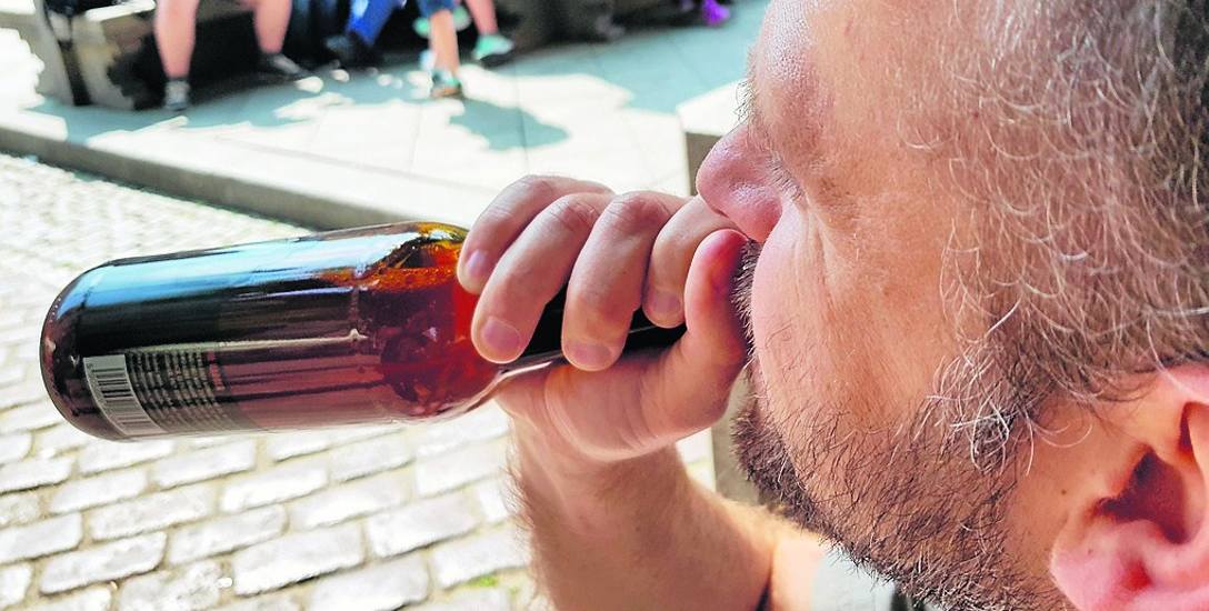 Alkohol w Toruniu z nowymi limitami. Proponowane przez magistrat przepisy dotyczą m.in. nowych zasad sprzedaży alkoholu na stacjach paliw