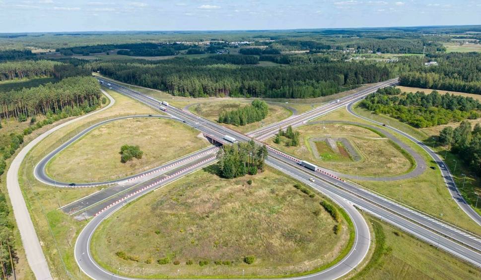 Film do artykułu: Droga S19 Białystok Północ-Dobrzyniewo. Umowa na budowę odcinka trasy ekspresowej podpisana. Inwestycję zrealizuje Unibep. 