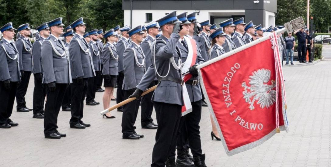 Uroczyste obchody Święta Policji odbyły się na terenie komisariatu nr 1 przy ul. Dziewulskiego 21 lipca 2021 roku. Była to także okazja do wręczenia