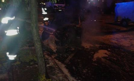 Tajemniczy pożar luksusowego auta w Radomiu (zdjęcia internauty)