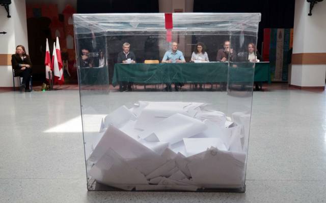 Druga tura wyborów samorządowych 2024. Trwa głosowanie. Tu w Wielkopolsce mieszkańcy udadzą się do urn