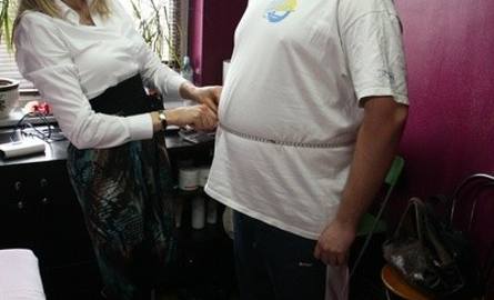Bardzo dobrze radzi sobie Michał Zyguła. Uczestnik pozbył się już 9,7 kilograma samego tłuszczu, waży 122 kilogramy (początkowa waga to 133 kilogramy).