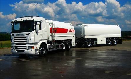 Cysterny paliwowe oraz służące do przewozu substancji niebezpiecznych są specjalnością firmy Stokota.