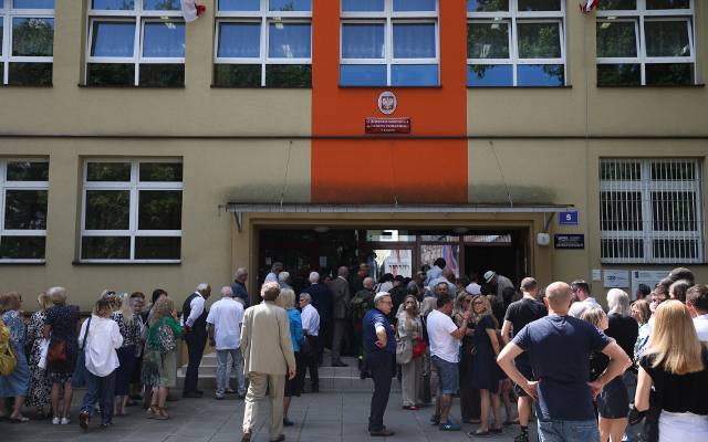 Zjazd absolwentów IX LO w Krakowie z okazji 65-lecia szkoły. Jubileusz świętowano w nowej części liceum. Zobaczcie zdjęcia