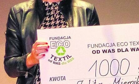 Fundacja Eco Textil ze Skarżyska przekazała czek na tysiąc złotych.