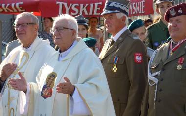 Ksiądz generał Stanisław Rospondek (drugi z lewej) wziął udział w uroczystych obchodach 78. rocznicy bitwy pod Broniną.