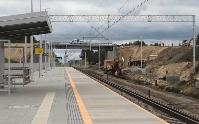 Rail Baltica w Łapach. Powstanie nowy budynek dworca, dwa mosty nad Narwią i podziemne przejścia dla pasażerów. Sprawdź postęp prac