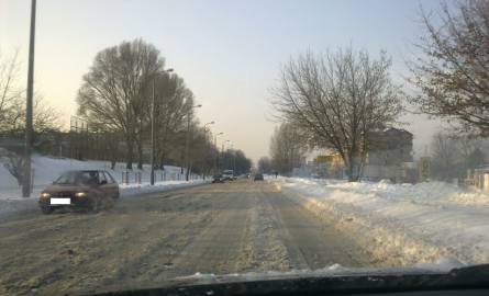 Zima w Radomiu: Jeździ się niemiłosiernie ciężko. Wszędzie biały puch (zdjęcia)