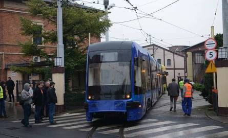 Nowy tramwaj pesyzajezdnia na Sienkiewicza
