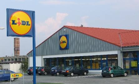 W ostatnich latach w Przemyślu pojawiło się kilka supermarketów sieciowych. Nz. nowy Lidl przy ul. 29 Listopada.